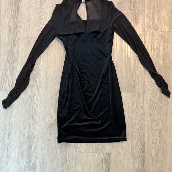 Elegant Black Long Sleeve Dress - Picture 6 of 12
